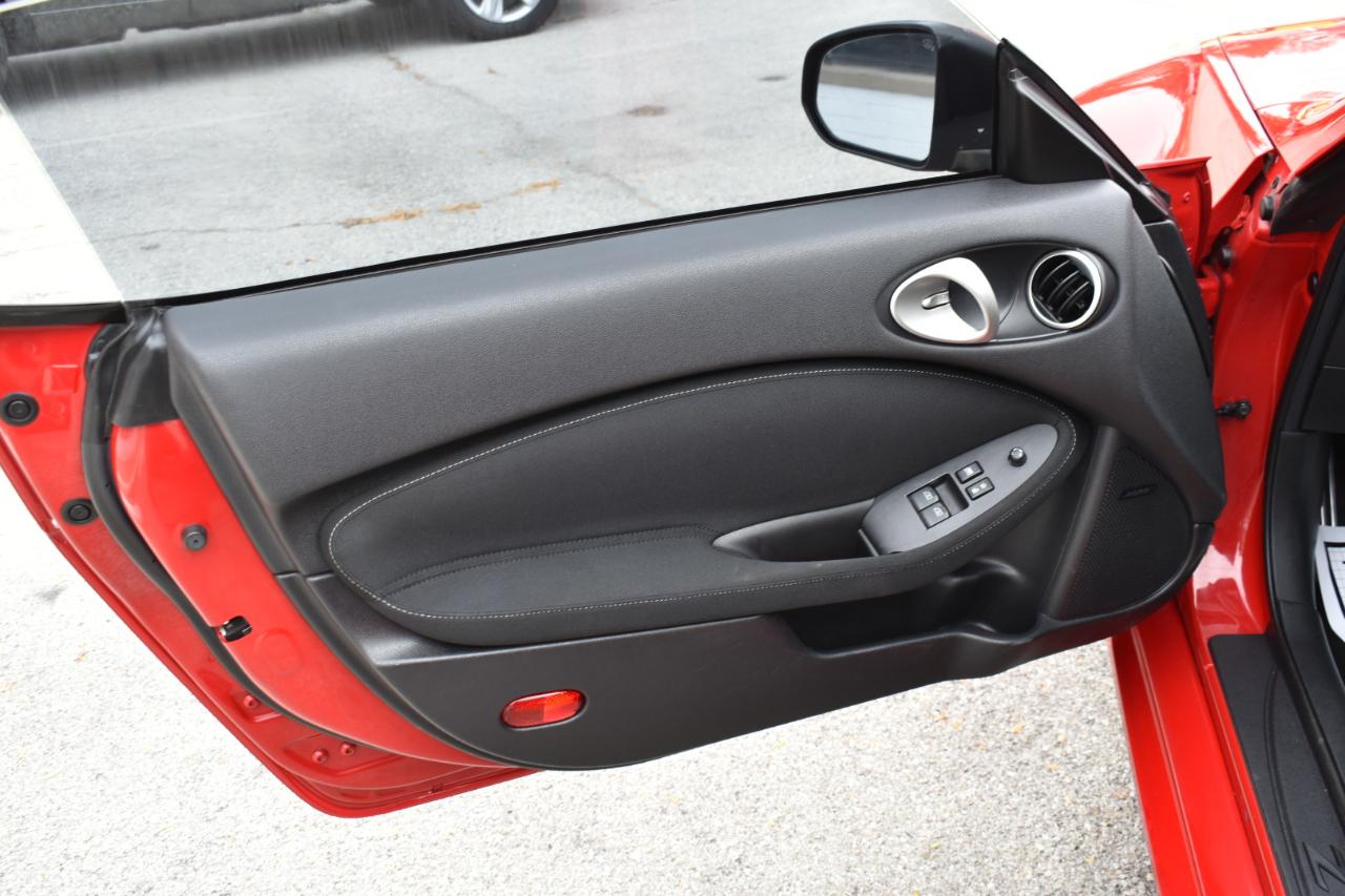 Nissan Z 370Z Coupe Sport Tech 6MT 2015