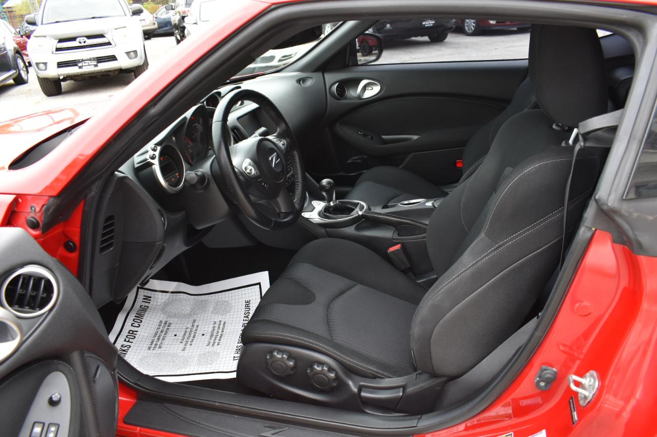 Nissan Z 370Z Coupe Sport Tech 6MT 2015