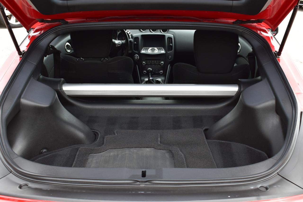 Nissan Z 370Z Coupe Sport Tech 6MT 2015