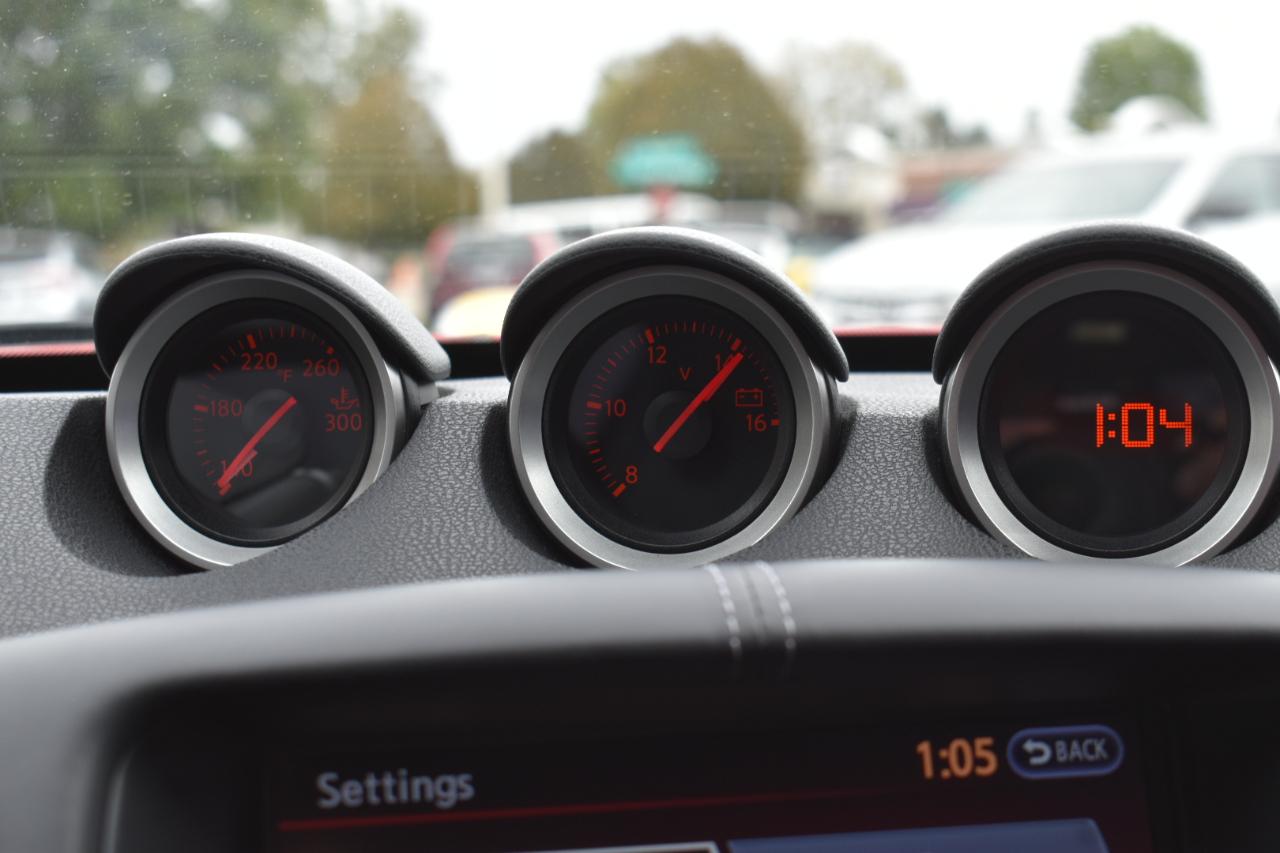 Nissan Z 370Z Coupe Sport Tech 6MT 2015