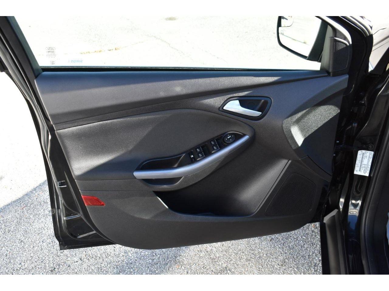 Ford Focus Titanium Sedan 2014