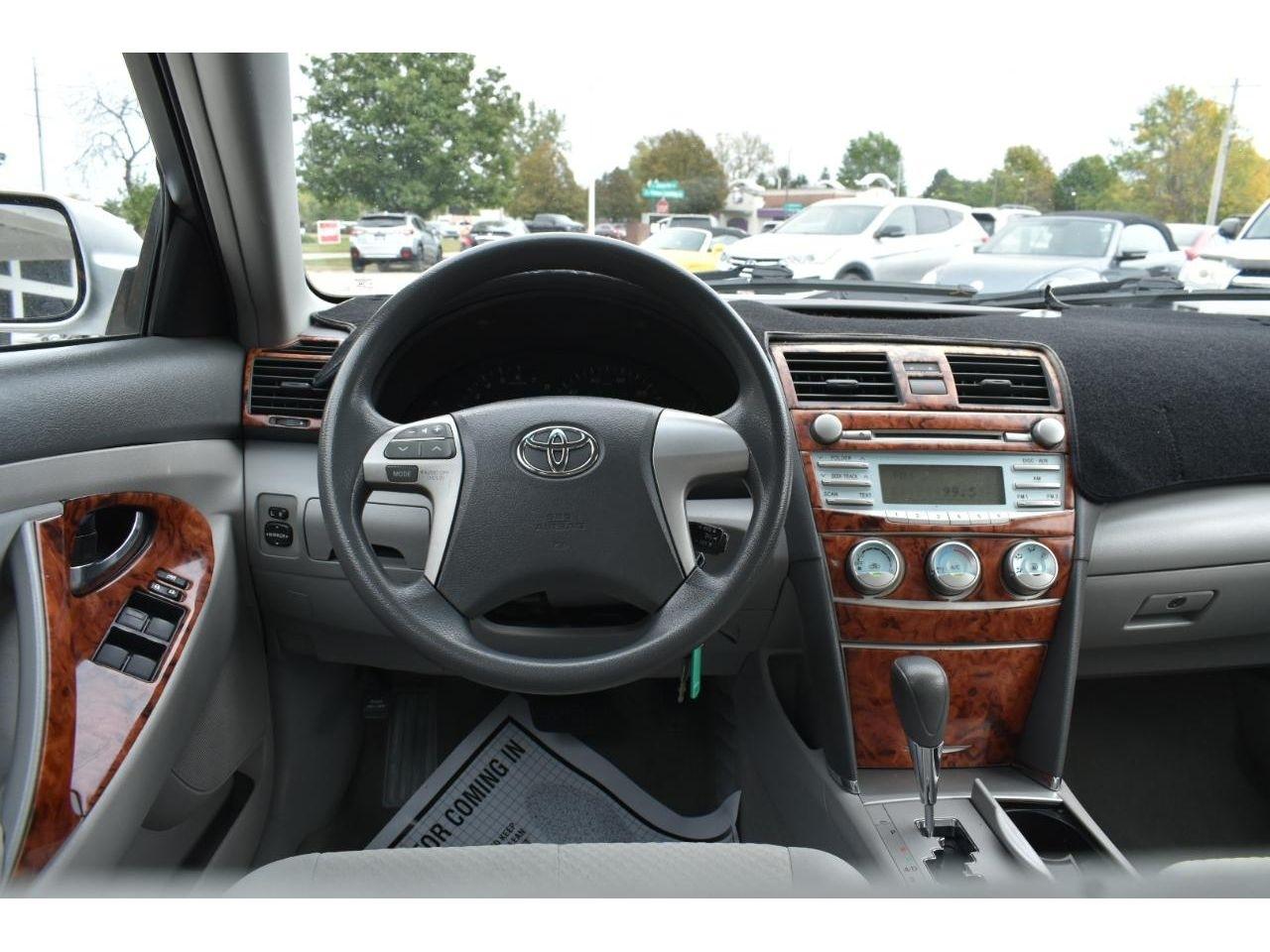 Toyota Camry LE 5-Spd AT 2009
