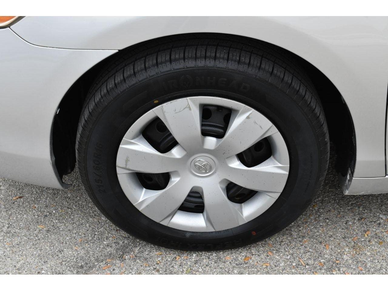 Toyota Camry LE 5-Spd AT 2009