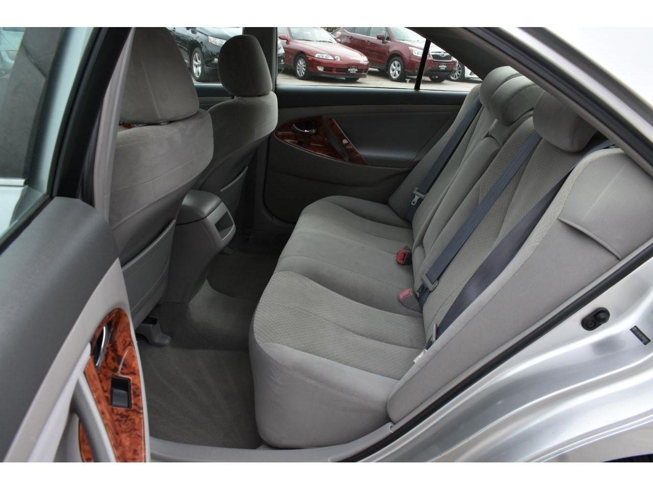 Toyota Camry LE 5-Spd AT 2009