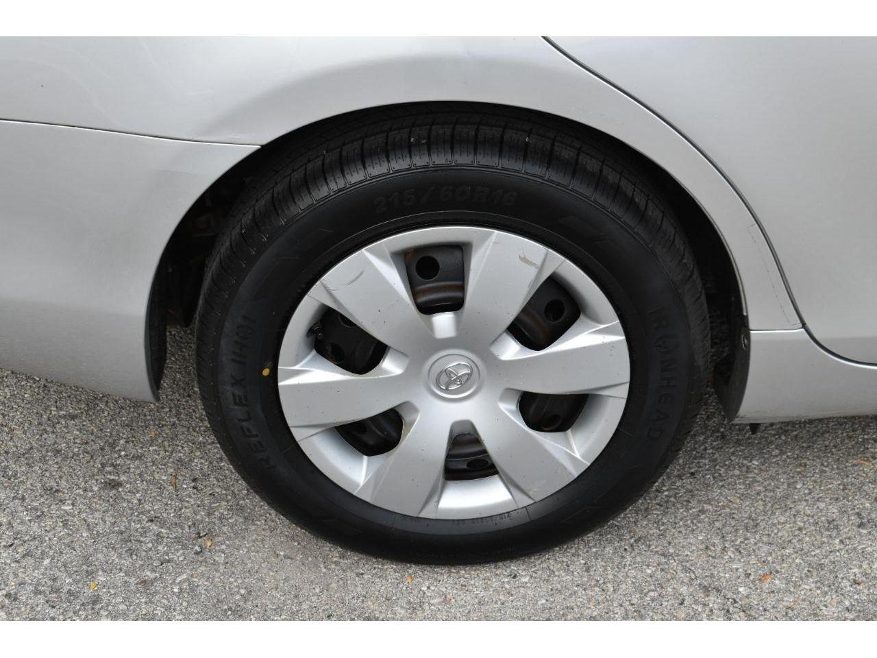 Toyota Camry LE 5-Spd AT 2009