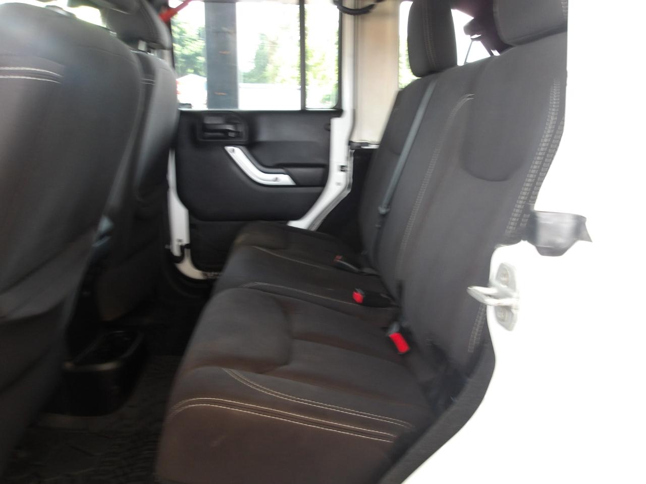 Jeep Wrangler Unlimited 4WD 4dr Sahara 2013