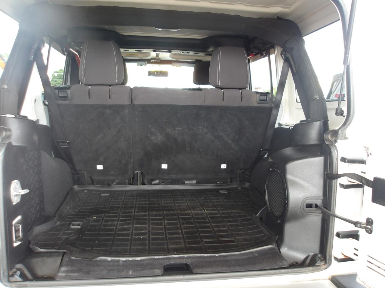 Jeep Wrangler Unlimited 4WD 4dr Sahara 2013