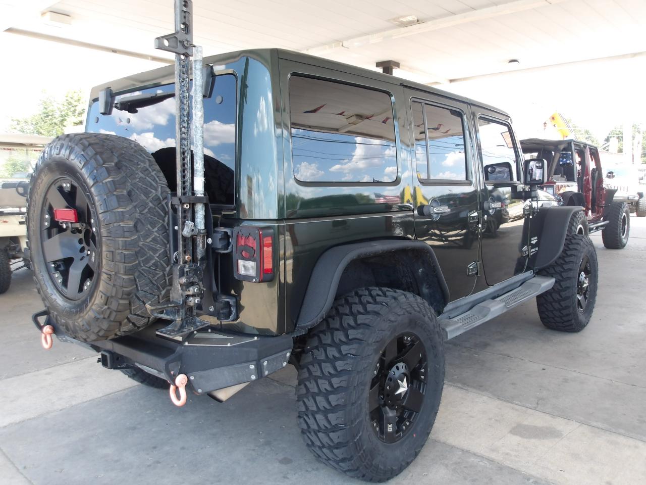Jeep Wrangler Unlimited 4WD 4dr Sahara 2011