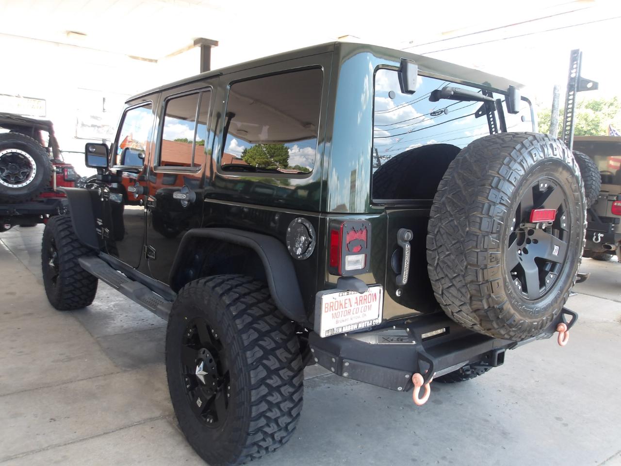 Jeep Wrangler Unlimited 4WD 4dr Sahara 2011
