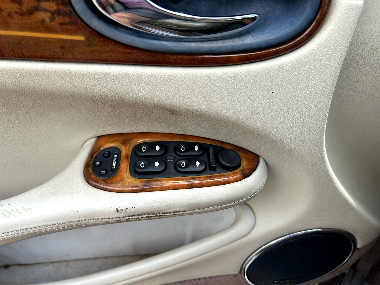 Jaguar XJ 4dr Sdn Vanden Plas 2001 Jaguar XJ 4dr Sdn Vanden Plas 2001