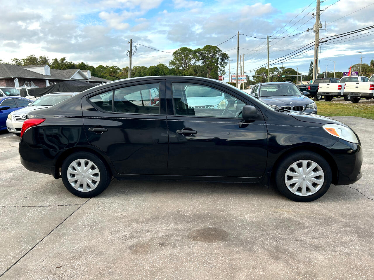 Nissan Versa 4dr Sdn CVT 1.6 S 2012