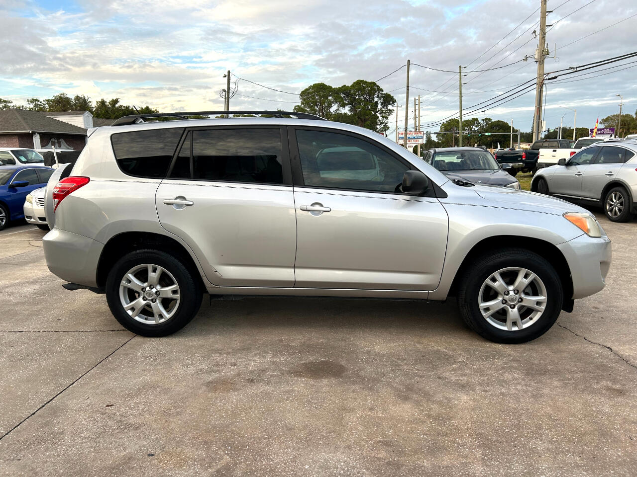 Toyota RAV4 FWD 4dr I4 (Natl) 2012