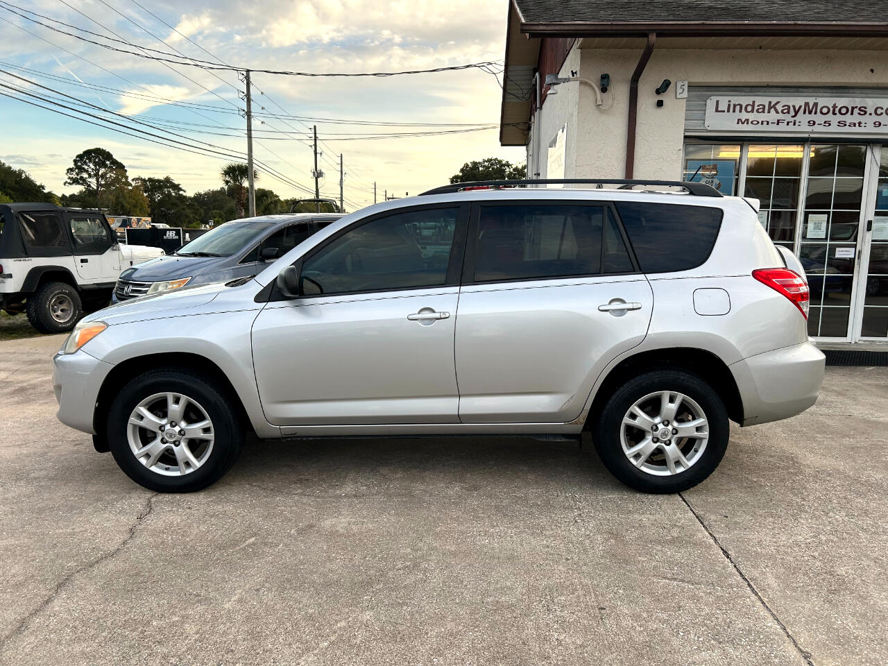 Toyota RAV4 FWD 4dr I4 (Natl) 2012