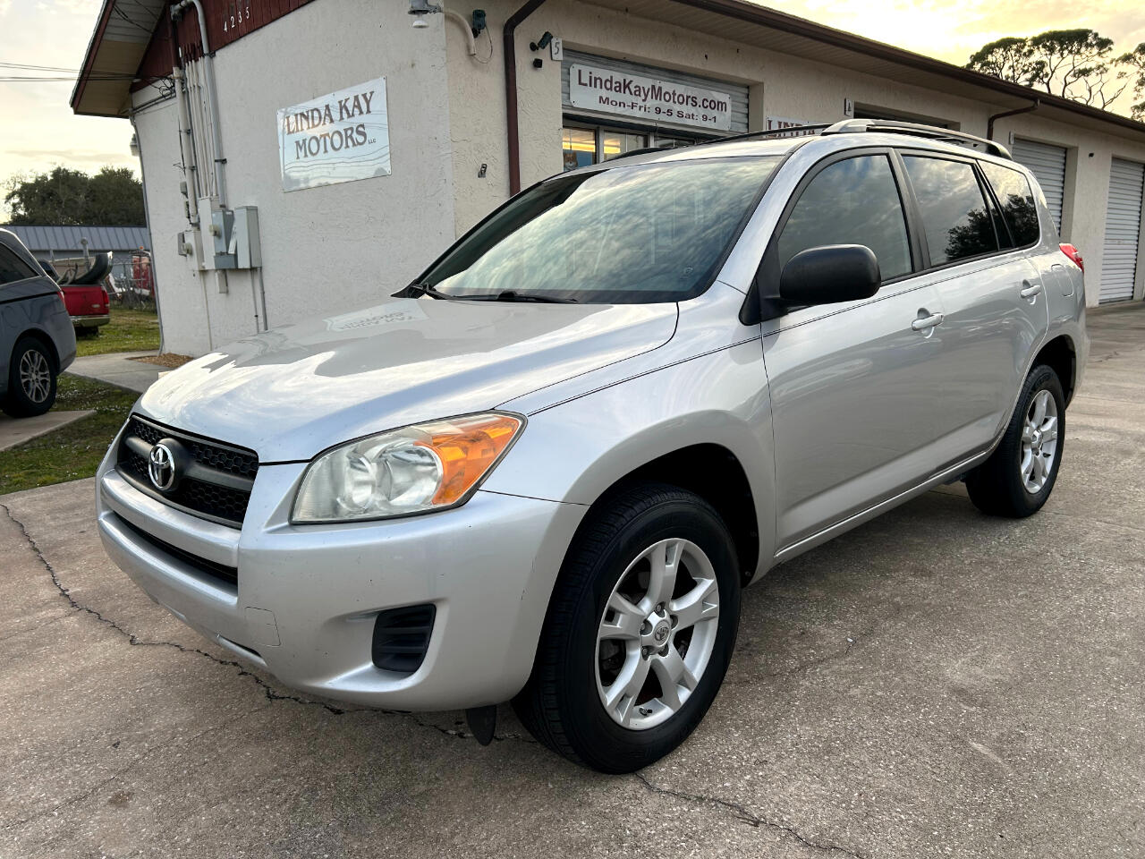 Toyota RAV4 FWD 4dr I4 (Natl) 2012