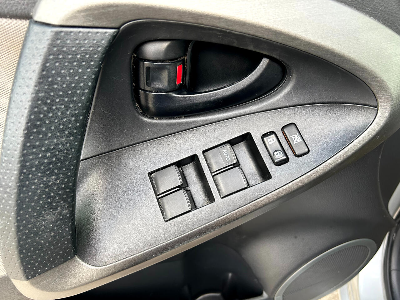 Toyota RAV4 FWD 4dr I4 (Natl) 2012