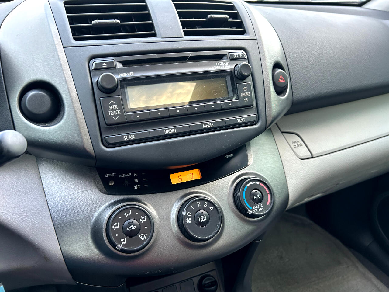 Toyota RAV4 FWD 4dr I4 (Natl) 2012