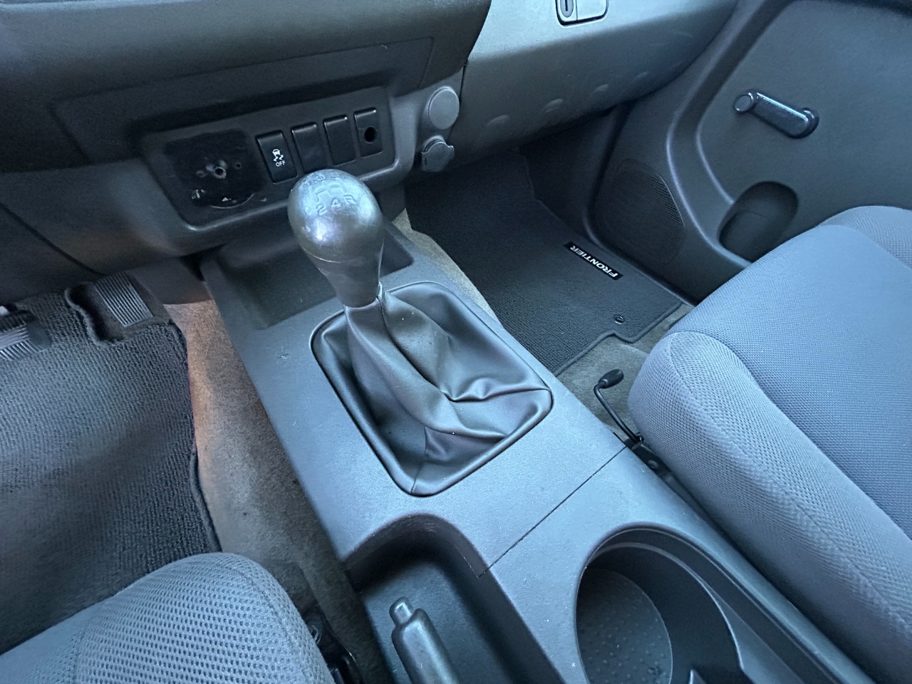 Nissan Frontier 2WD King Cab I4 Manual S 2013