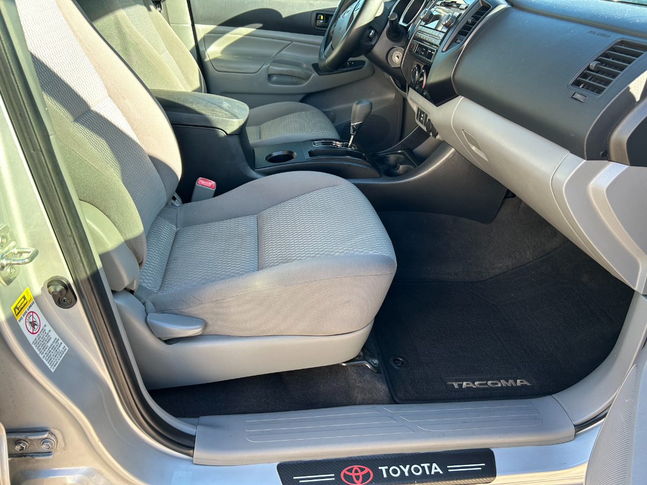 Toyota Tacoma 2WD Double Cab I4 AT PreRunner (Natl) 2012