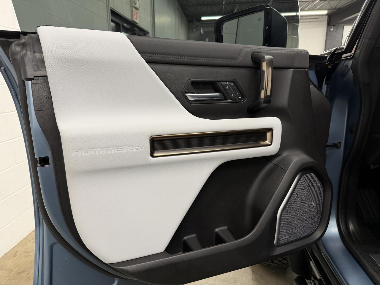 GMC HUMMER EV SUV  2024