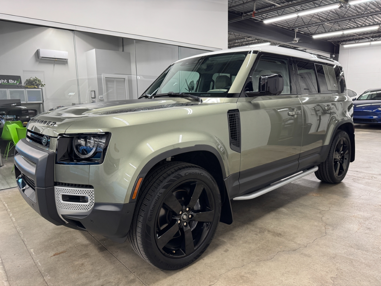 2022 Land Rover Defender 110 SE