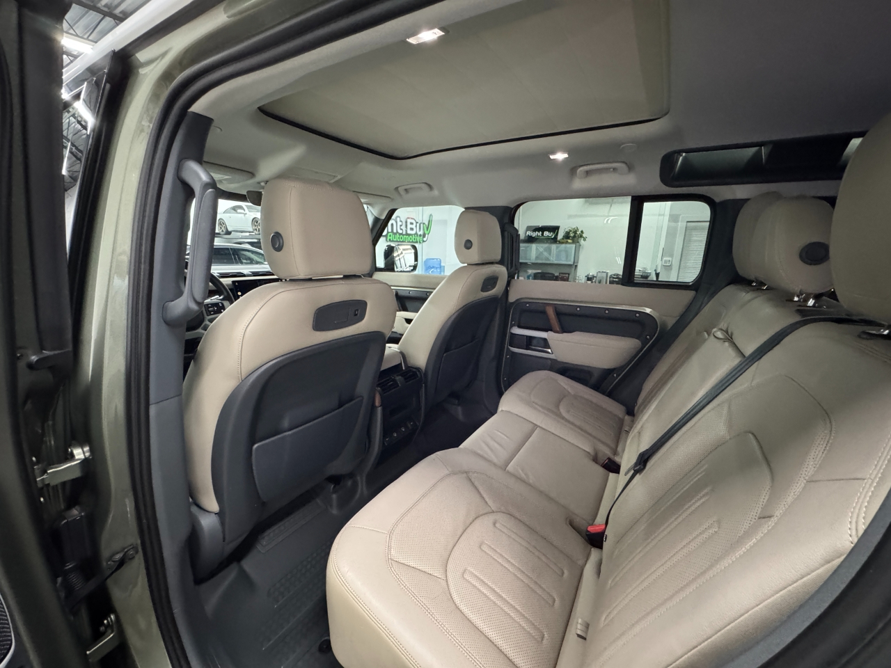 Land Rover Defender 110 SE 2022