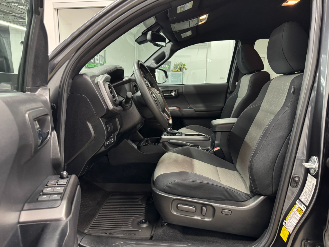 Toyota Tacoma TRD Sport Double Cab 5' Bed V6 4x4 AT (Natl) 2022