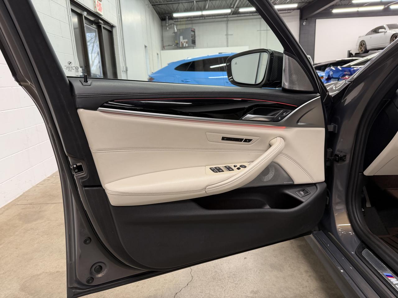 BMW 5-Series M550i xDrive 2020