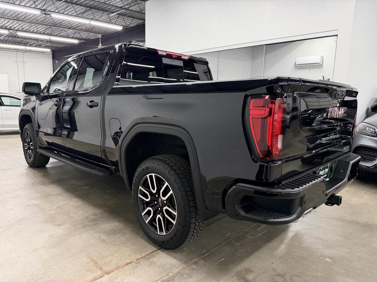 GMC Sierra 1500 AT4 Crew Cab 4WD 2026