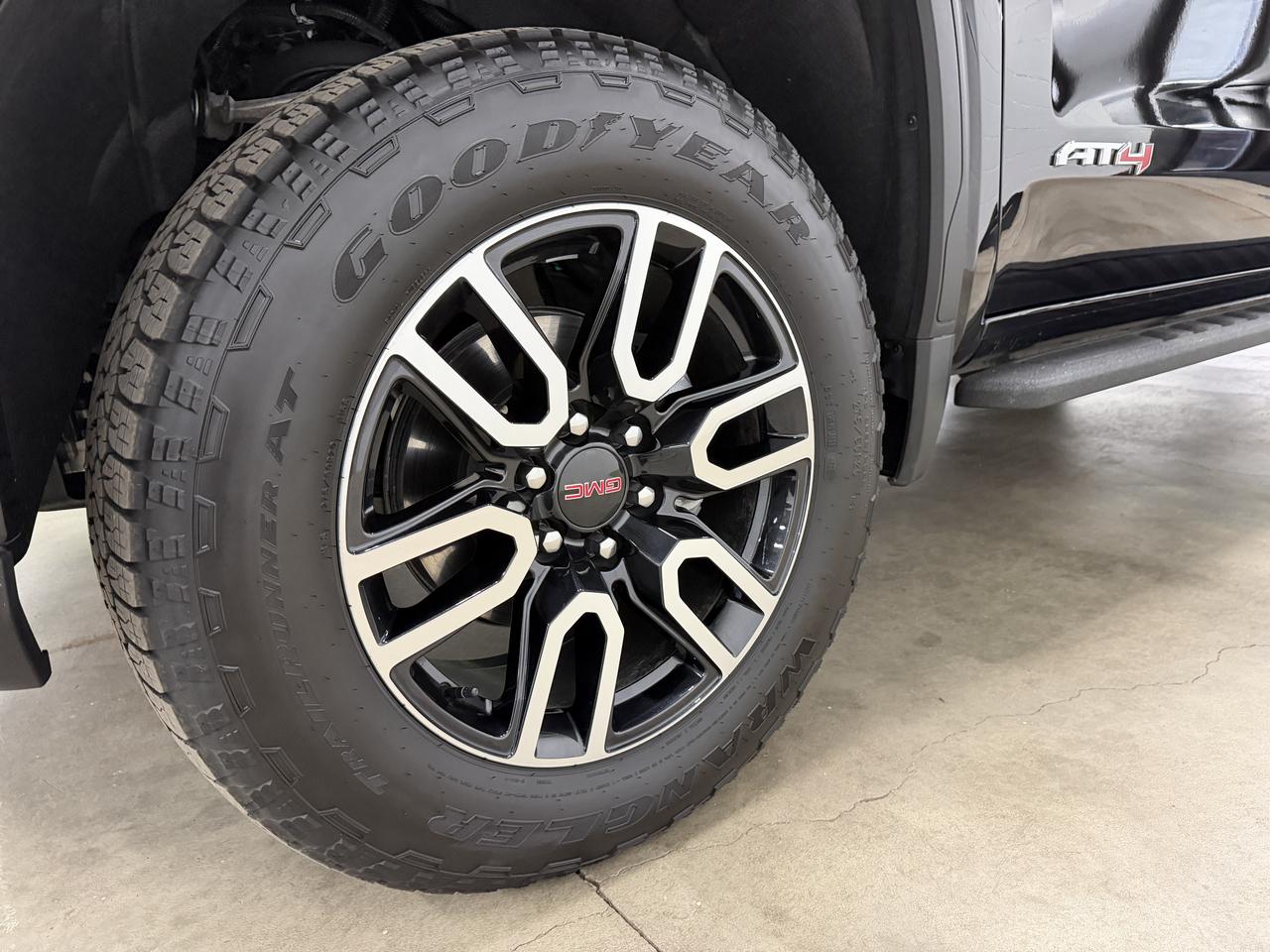 GMC Sierra 1500 AT4 Crew Cab 4WD 2026