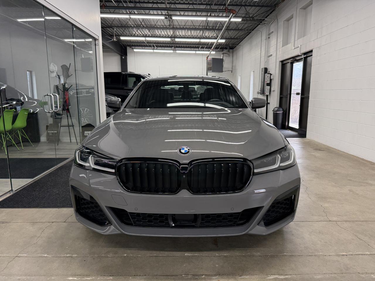 BMW 5-Series M550i xDrive 2021