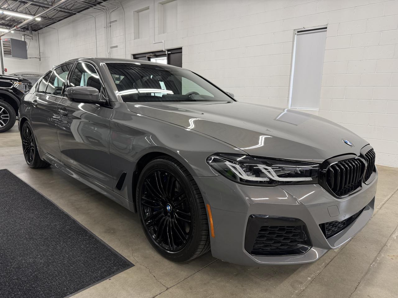BMW 5-Series M550i xDrive 2021