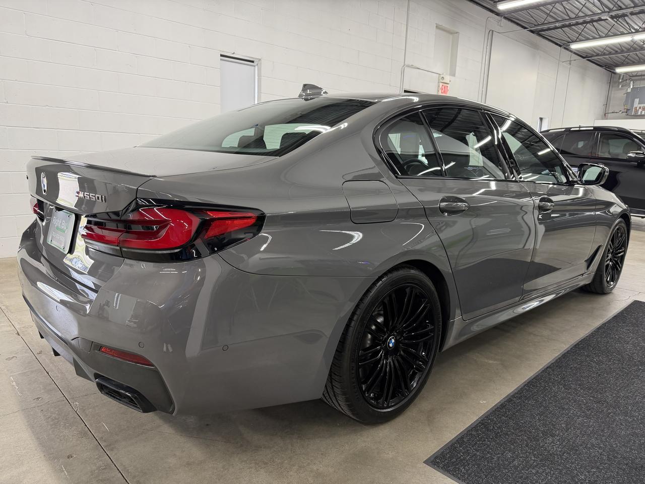 BMW 5-Series M550i xDrive 2021