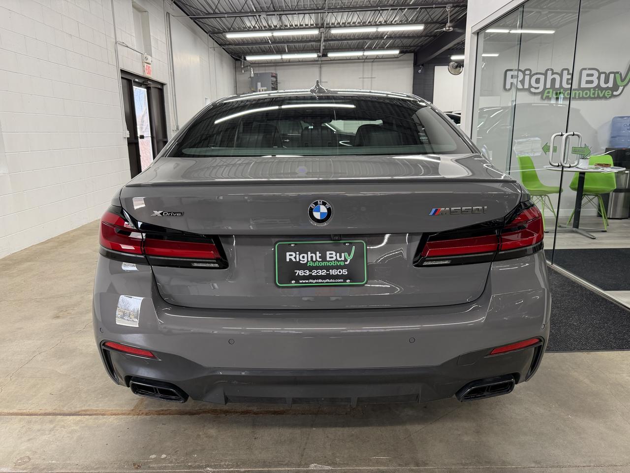 BMW 5-Series M550i xDrive 2021