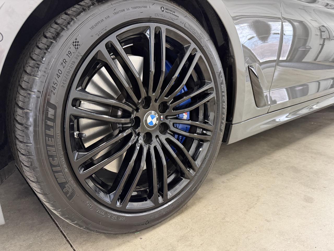 BMW 5-Series M550i xDrive 2021