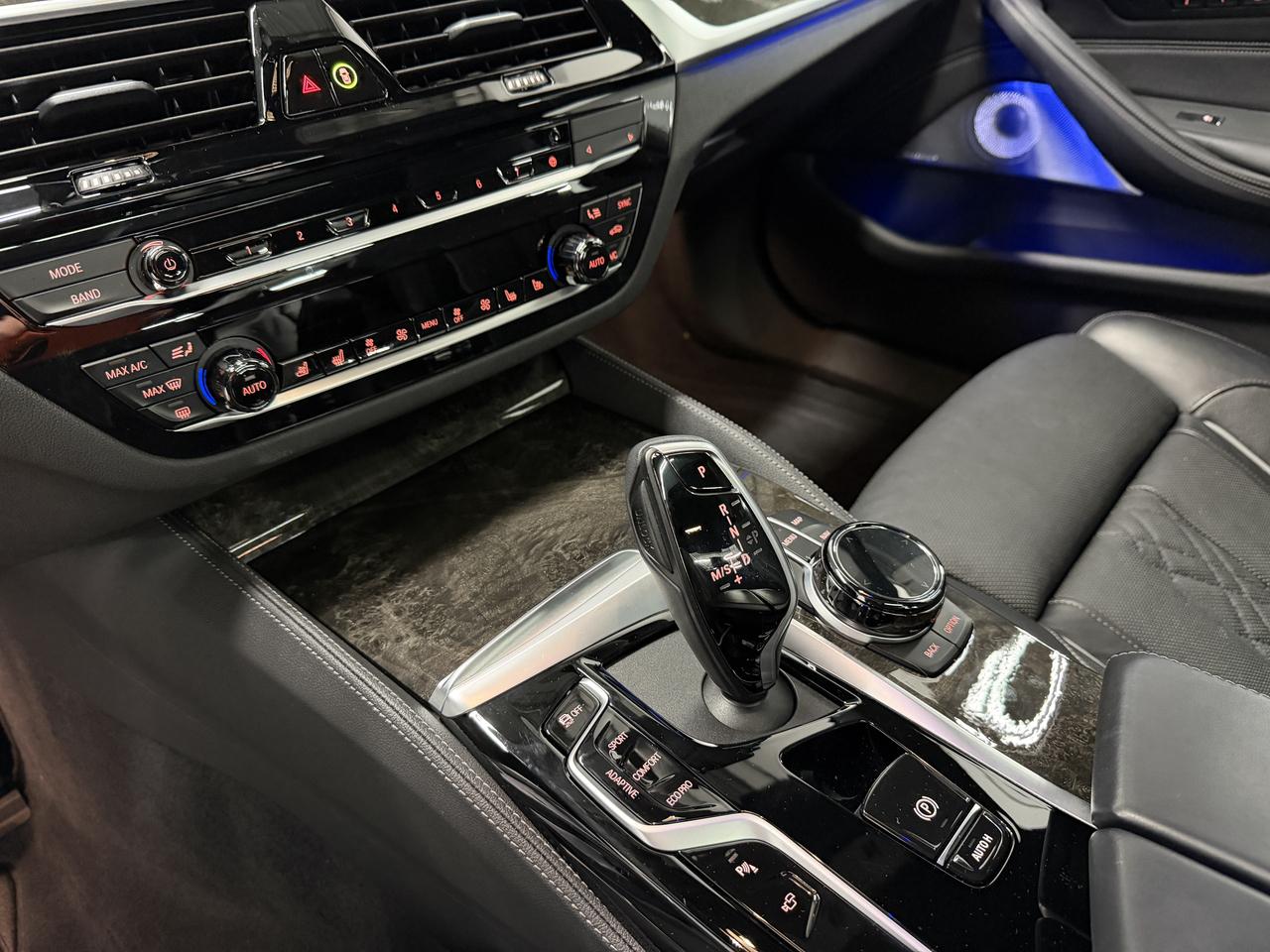 BMW 5-Series M550i xDrive 2021