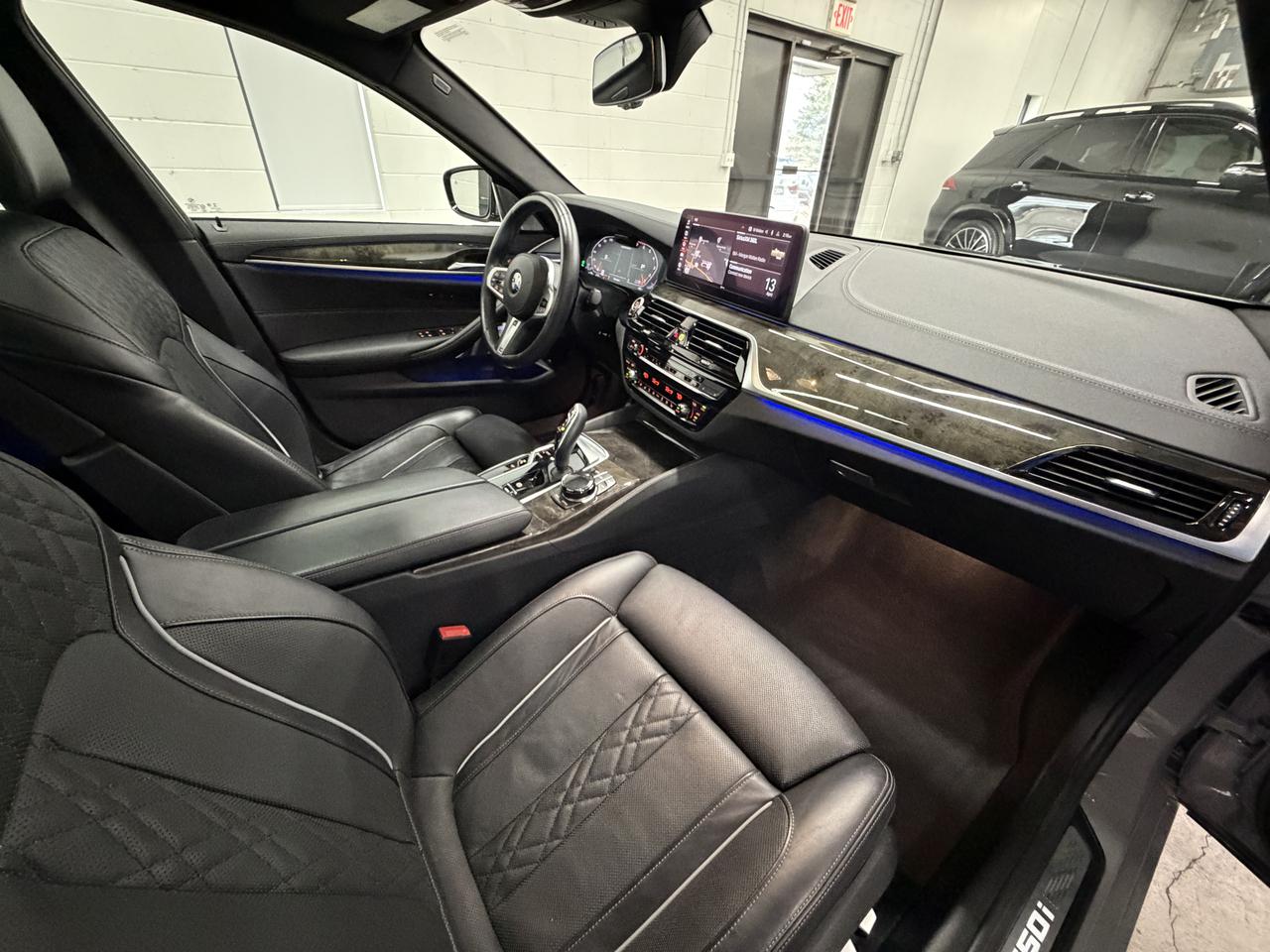 BMW 5-Series M550i xDrive 2021