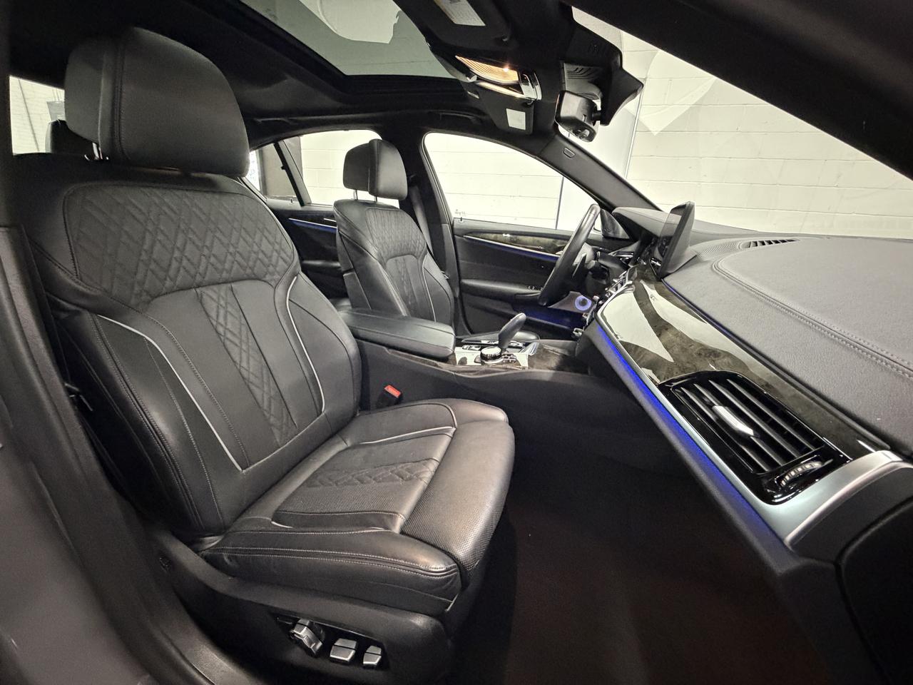 BMW 5-Series M550i xDrive 2021