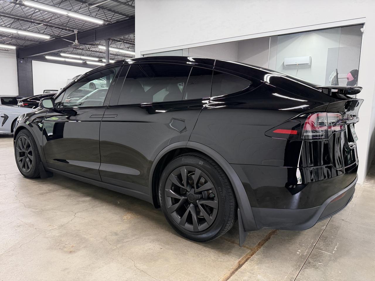 Tesla Model X  2023