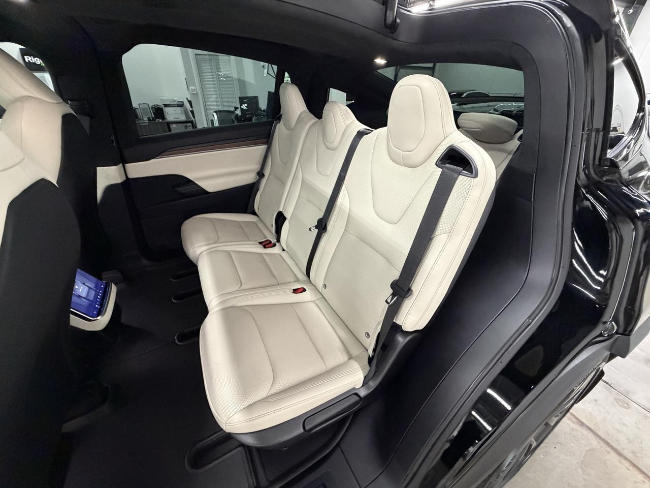 Tesla Model X  2023