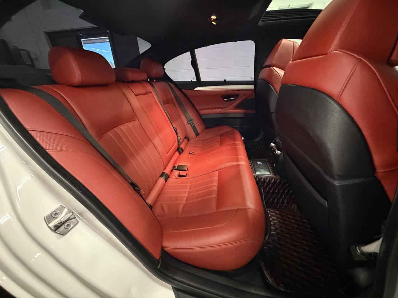 BMW M5 Sedan 2013