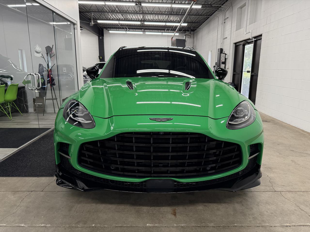 Aston Martin DBX707 Base 2025
