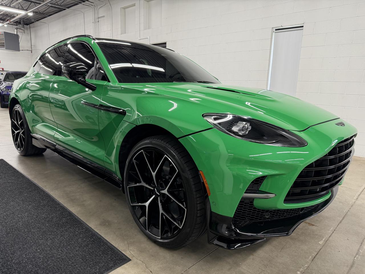 Aston Martin DBX707 Base 2025