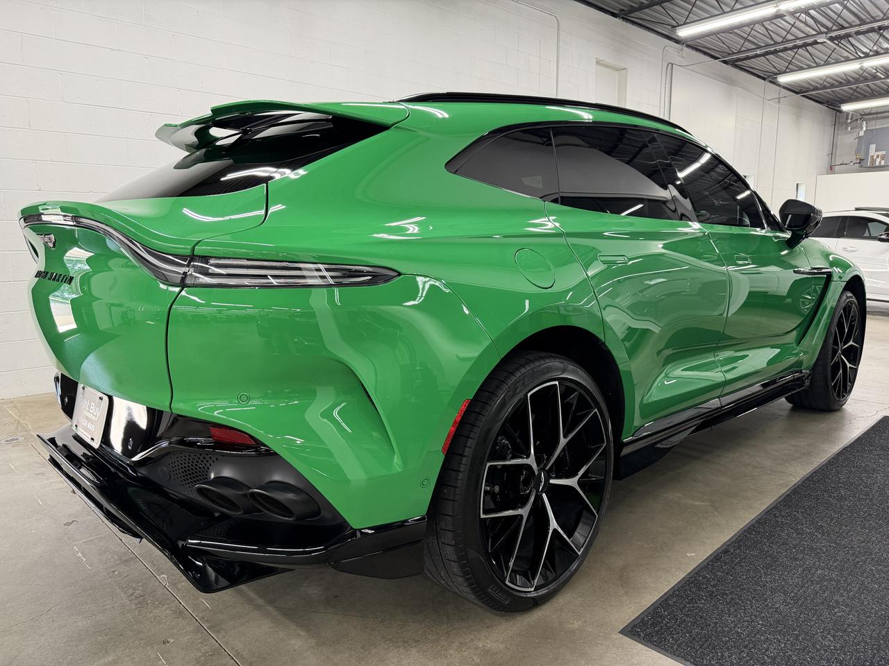 Aston Martin DBX707 Base 2025
