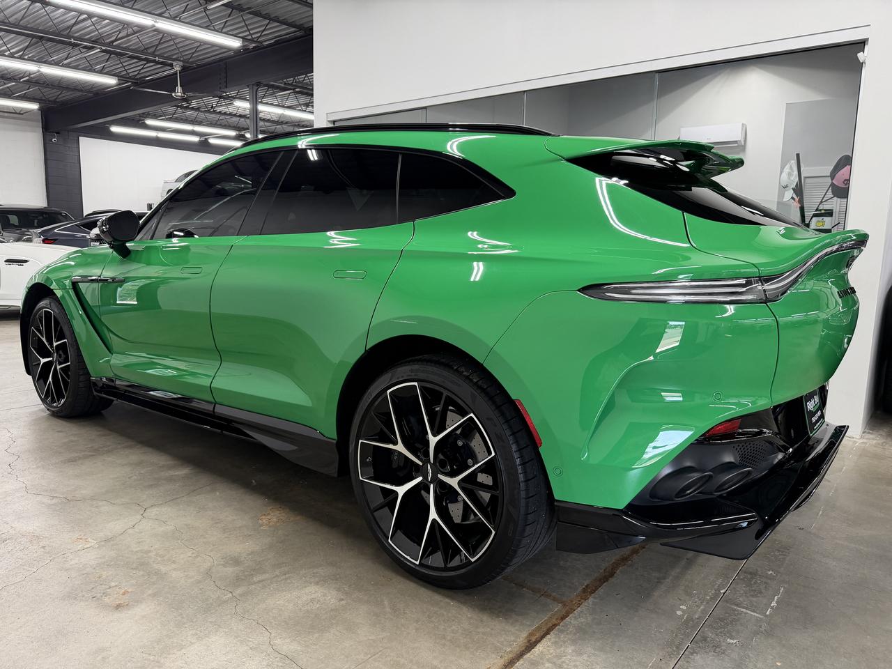 Aston Martin DBX707 Base 2025