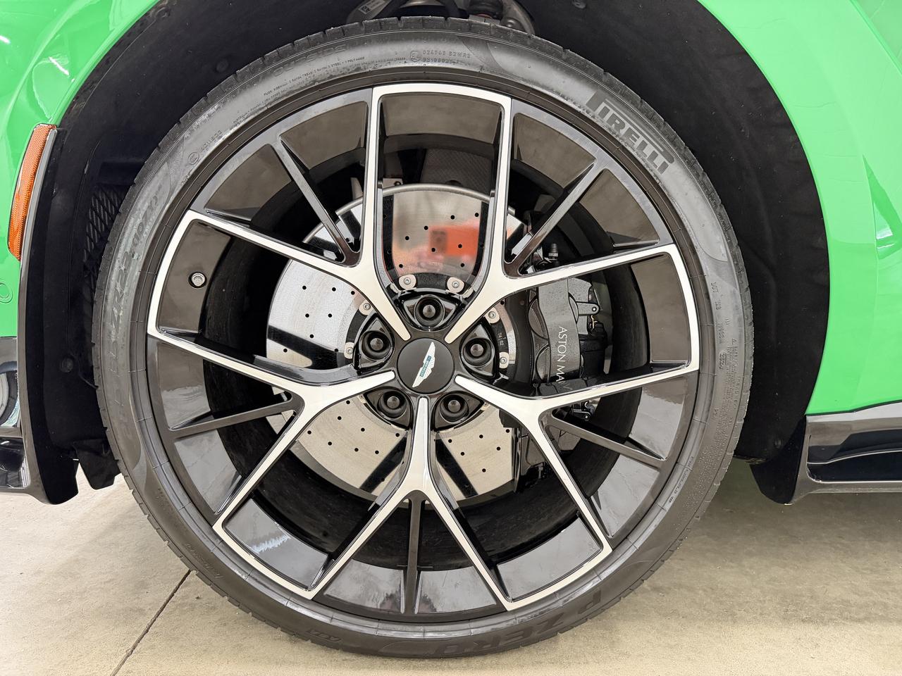 Aston Martin DBX707 Base 2025