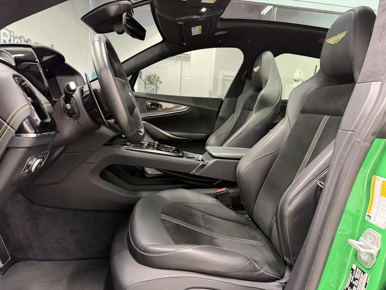 Aston Martin DBX707 Base 2025