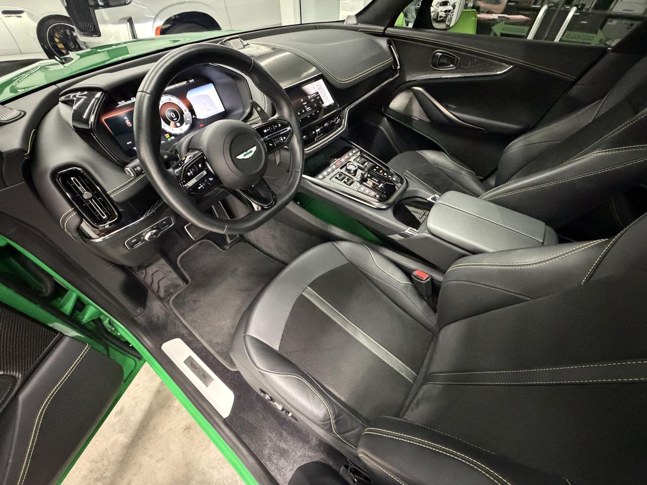 Aston Martin DBX707 Base 2025