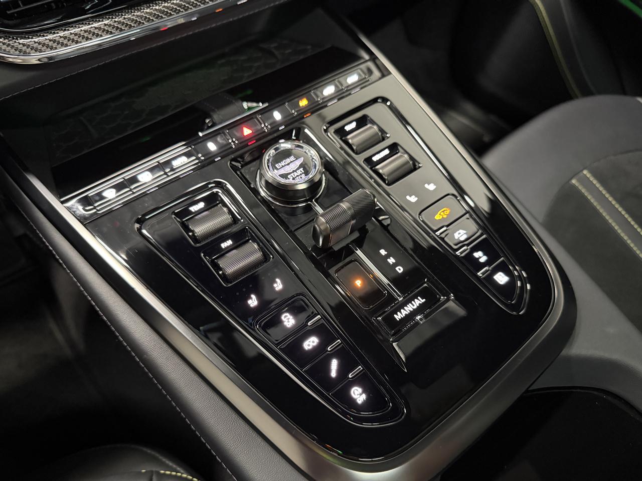 Aston Martin DBX707 Base 2025