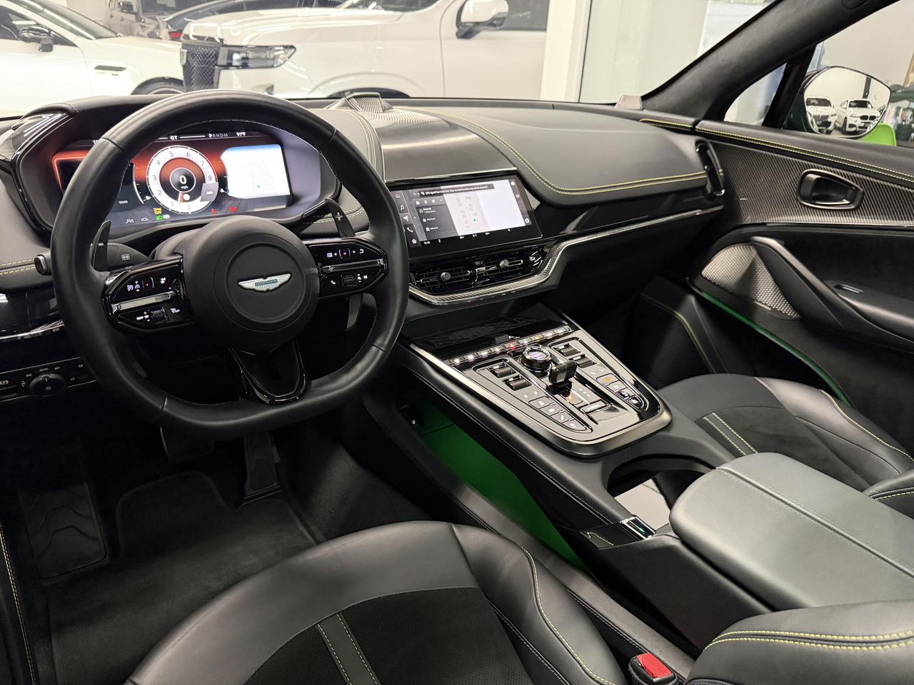 Aston Martin DBX707 Base 2025