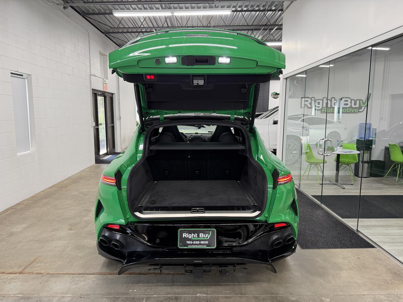 Aston Martin DBX707 Base 2025